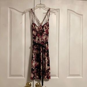 Charlotte Russe floral dress w black belt ribbon💫